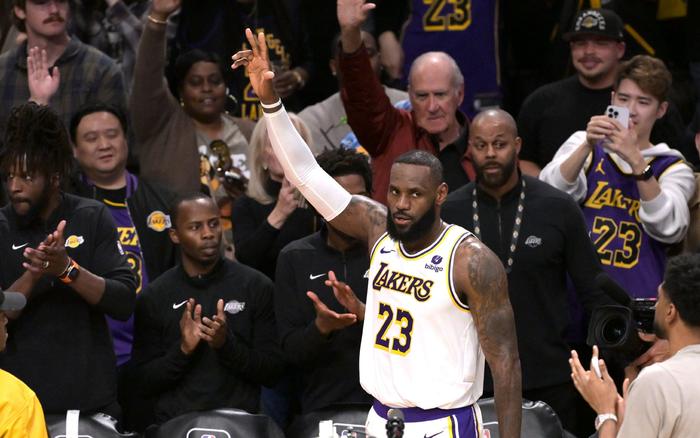 开云体育-刷新纪录首场状态出色，德国队观众沸腾！，詹姆斯重返赛场比赛高潮迭起的简单介绍