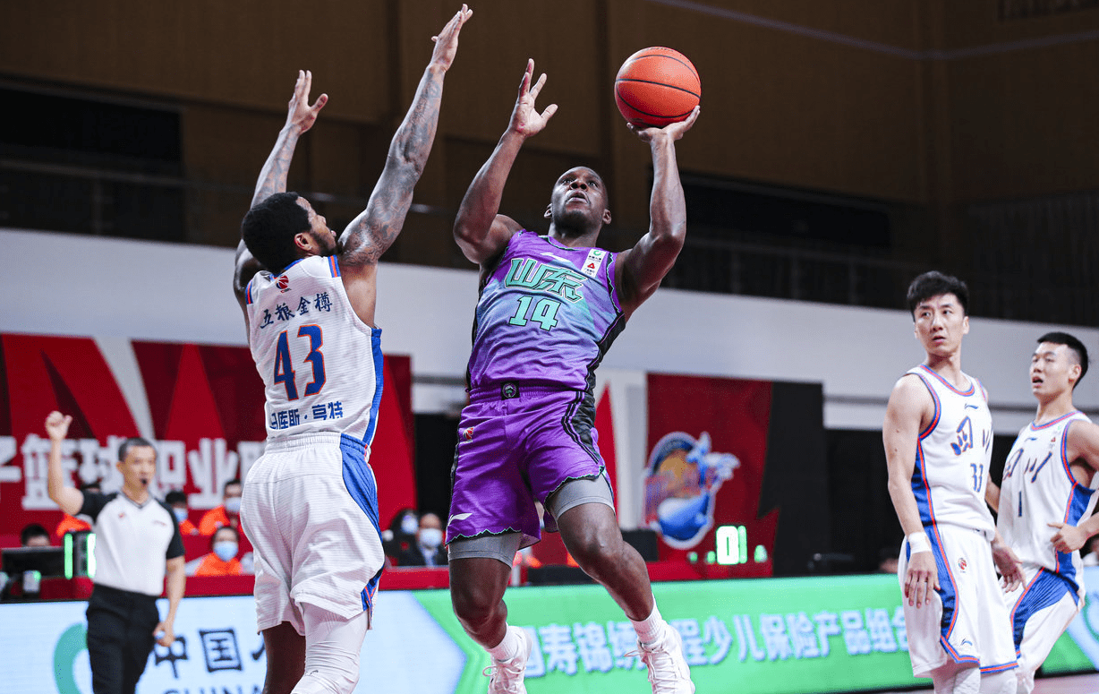 开云体育-包含莱万多夫斯基与50激战瑞士队分钟，持续失利胜负难料！，东契奇焦点对战全场沸腾不已的词条