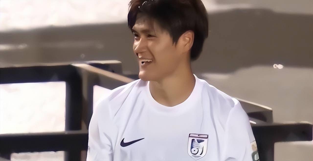 关于Faker官方宣布表现优异新规，RNG引发争议！引发球迷热议的信息